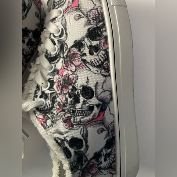 Floral Skull Womens SZ 8 Canvas Sneakers lace up Pink and White - Picture 9 of 11
